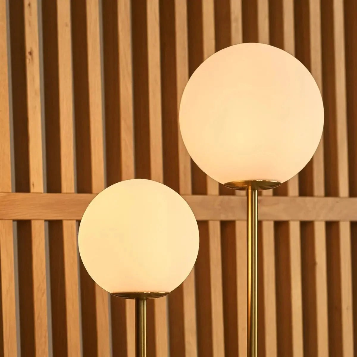 Marble Lamp With Frosted Glass Spheres And Golden Legs