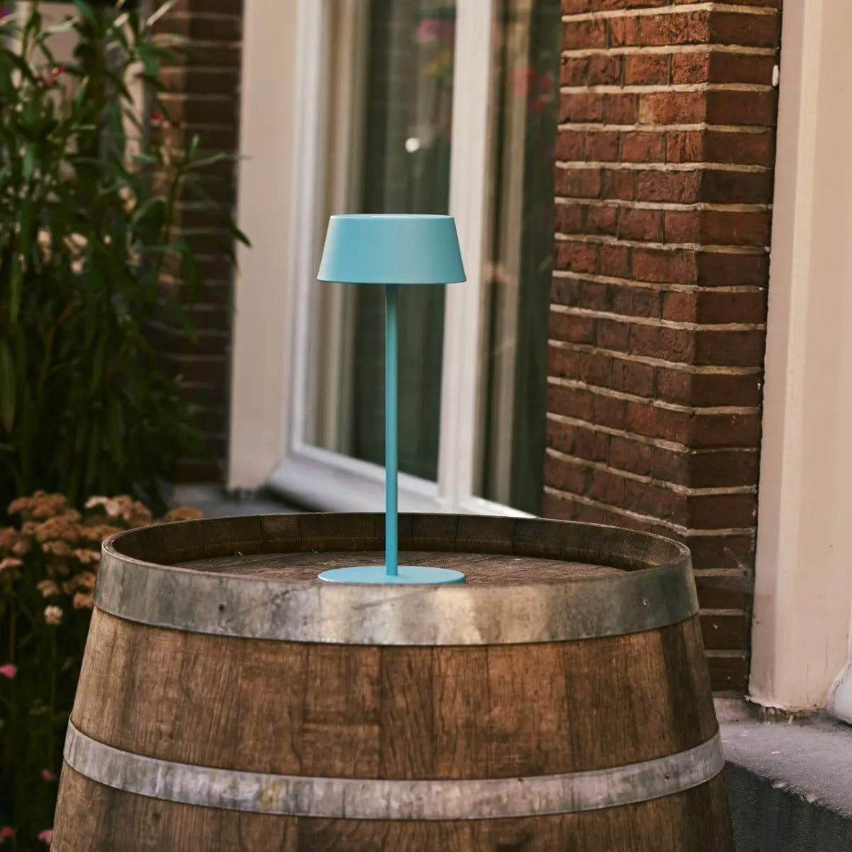 Stylish Rechargeable Lamp With Dimmable LED And Wireless Function