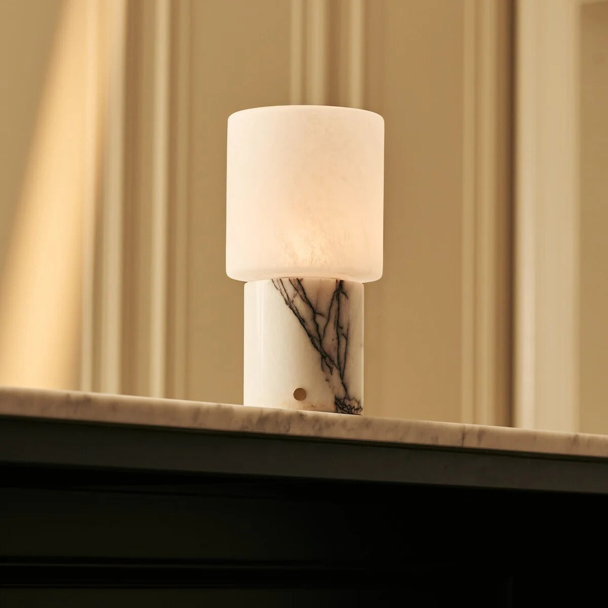 Travertino Classico Table Lamp With Rechargeable LED And Glass Shade