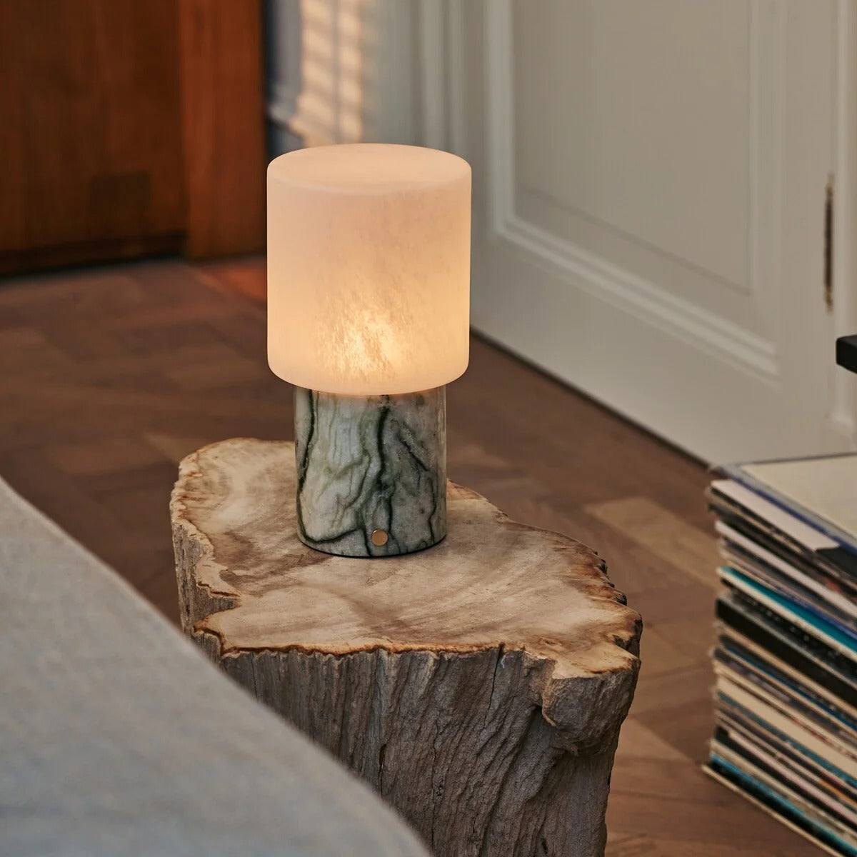 Travertino Classico Table Lamp With Rechargeable LED And Glass Shade