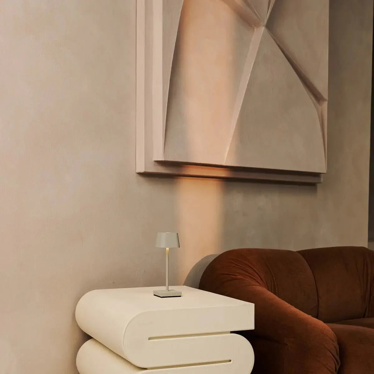 Wireless Table Lamp With Adjustable Dimming And Rechargeable Battery