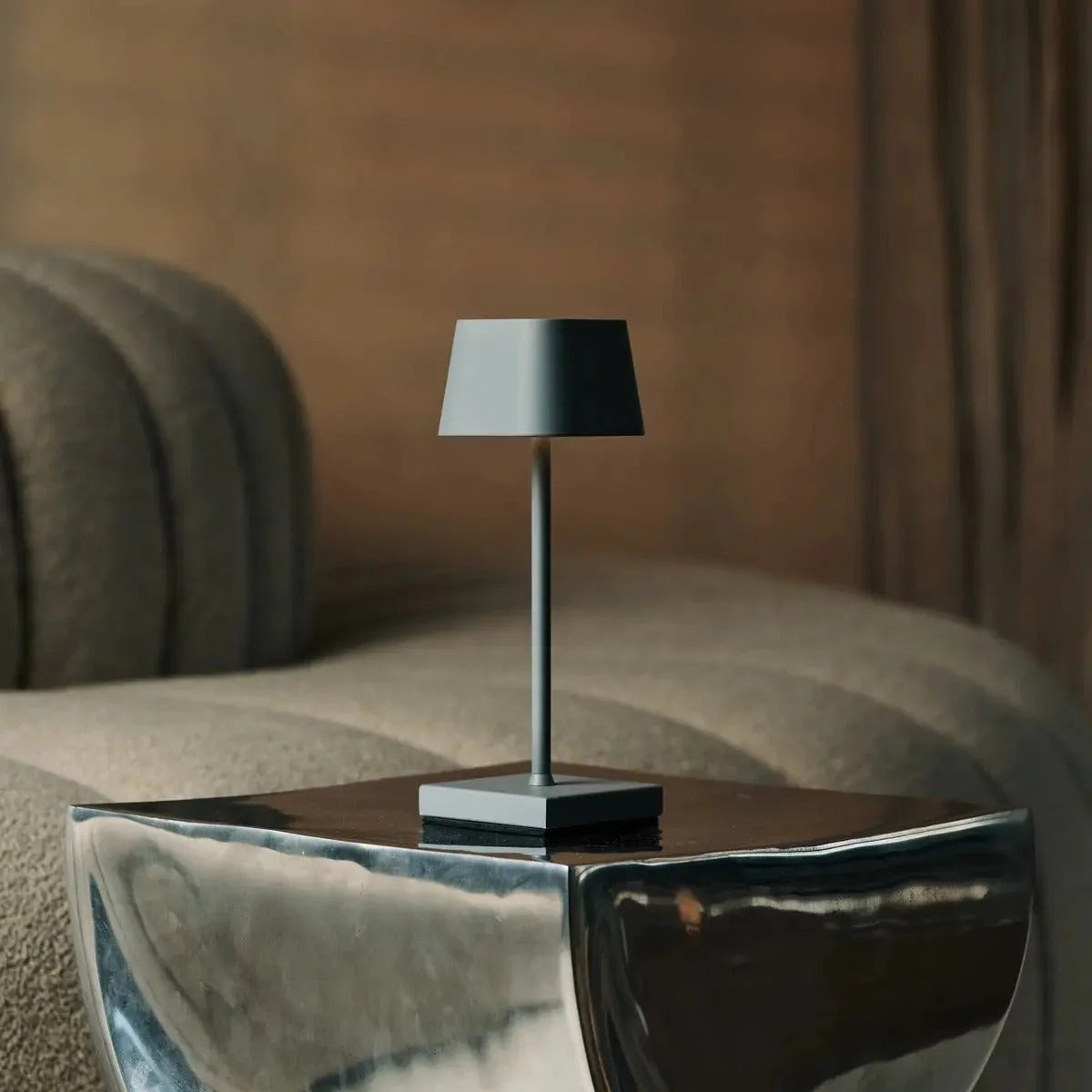 Wireless Table Lamp With Adjustable Dimming And Rechargeable Battery