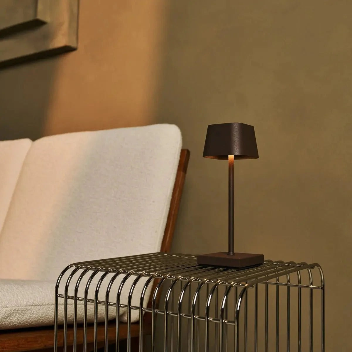 Wireless Table Lamp With Adjustable Dimming And Rechargeable Battery