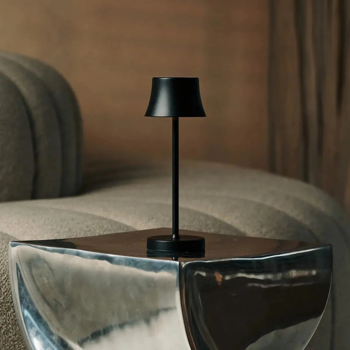 Wireless Table Lamp With Professional Charging Station Compatibility