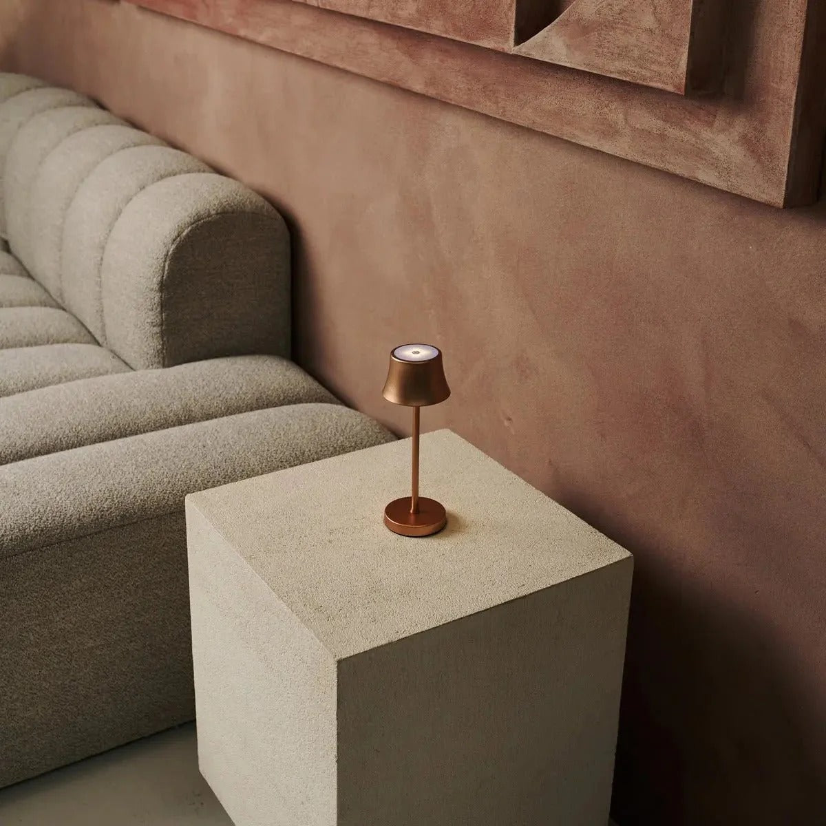 Wireless Table Lamp With Professional Charging Station Compatibility