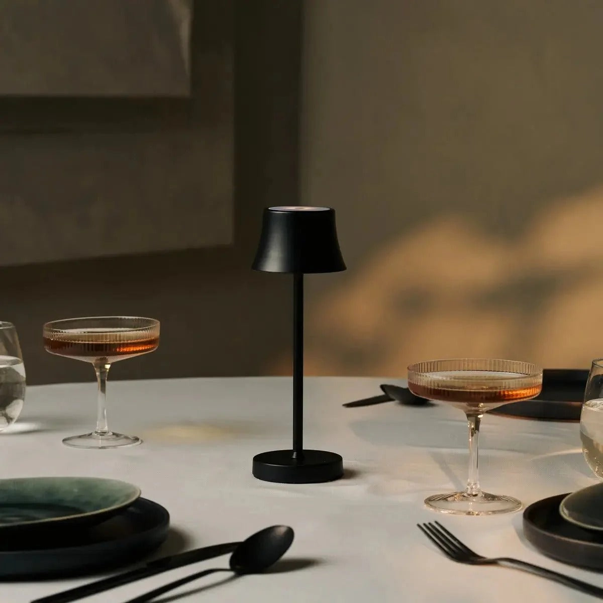 Wireless Table Lamp With Professional Charging Station Compatibility