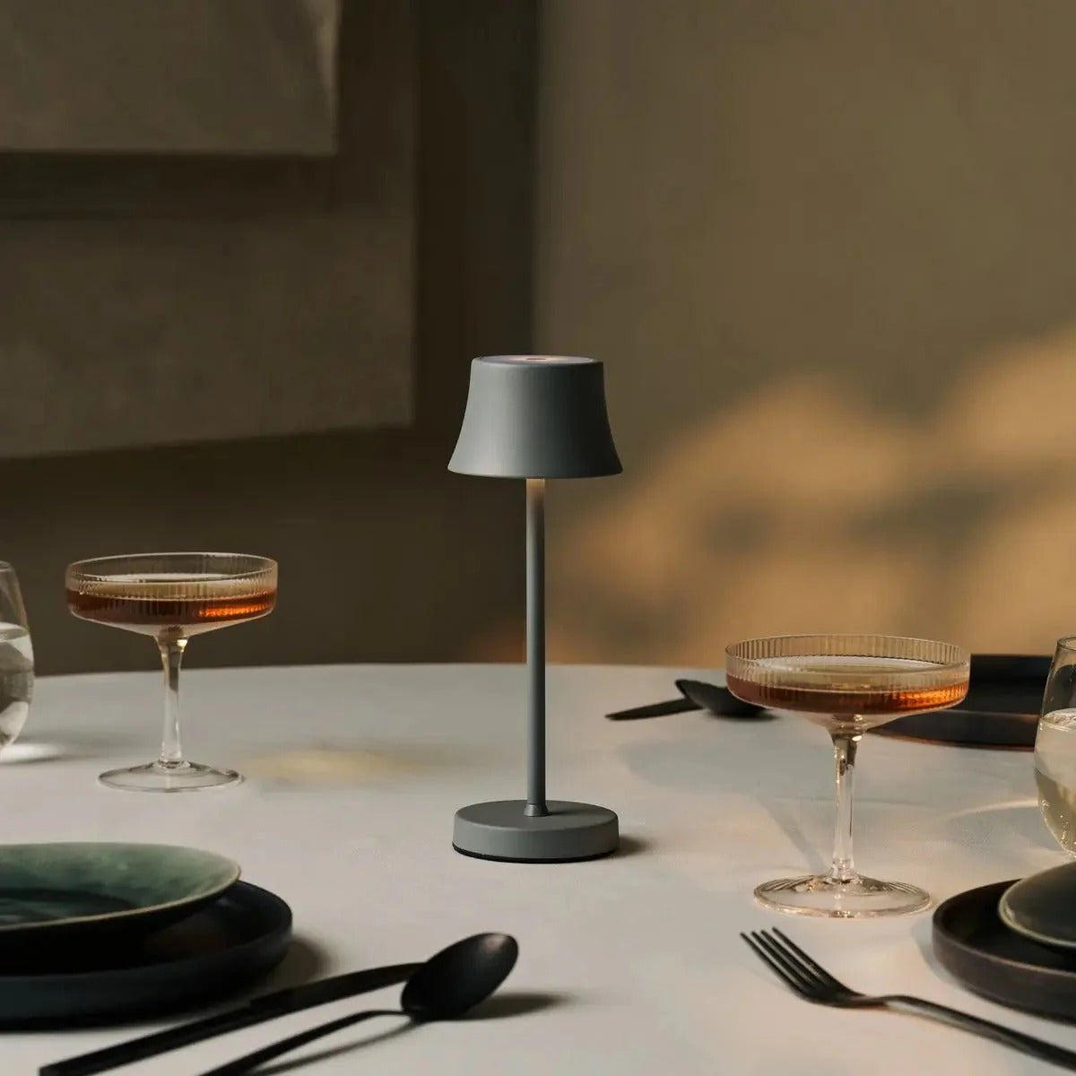 Wireless Table Lamp With Professional Charging Station Compatibility